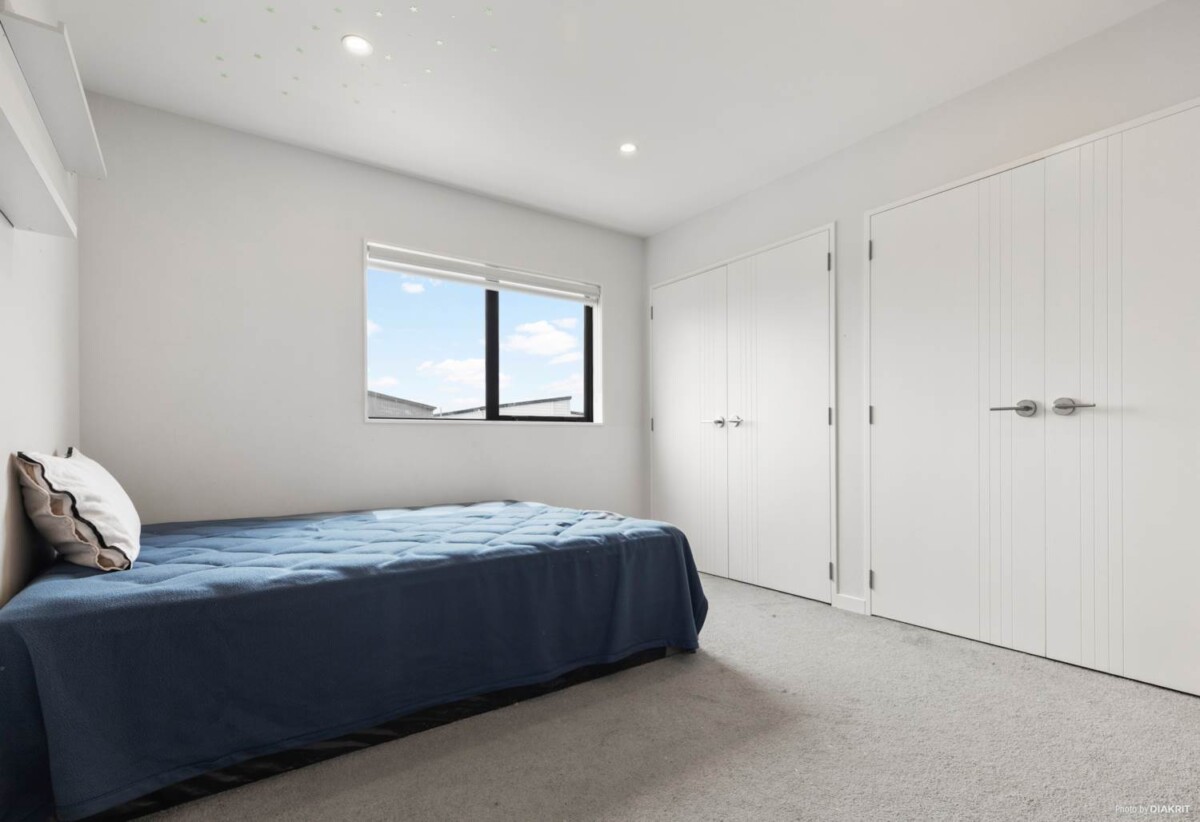 Urgent Sale Required, asking $689,000, 3 beds 2 baths home with car park, Minutes to Papakura Town Centre, shops, cafés, and supermarkets, Close to parks, reserves, and local schools, 0.5 km to Cosgrove School, 16 Tumu Road, Papakura, Auckland