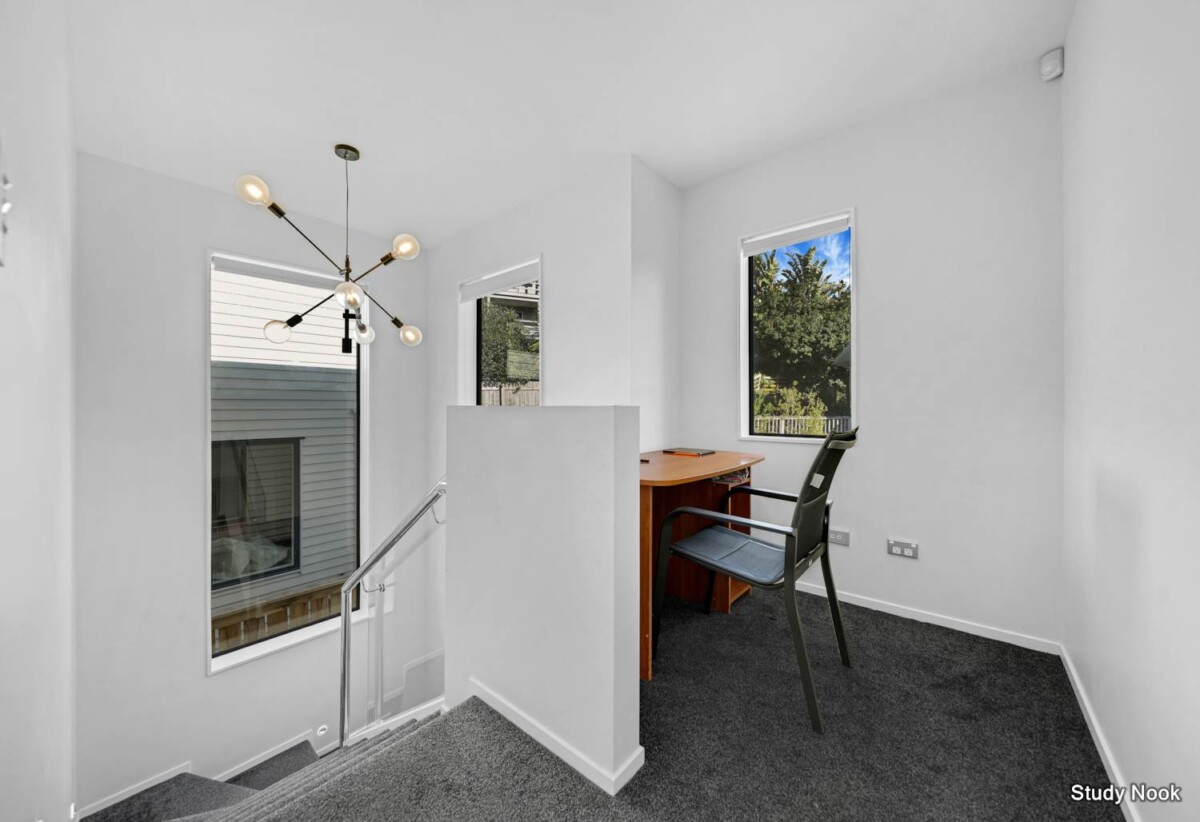 132m2 Standalone 3 beds 2.5 baths home with garage, close to Manukau Westfield shopping centre, schools, motorway access, 0.6 km to Redoubt North School, 28B Rotoma Rise, Clover Park, Auckland