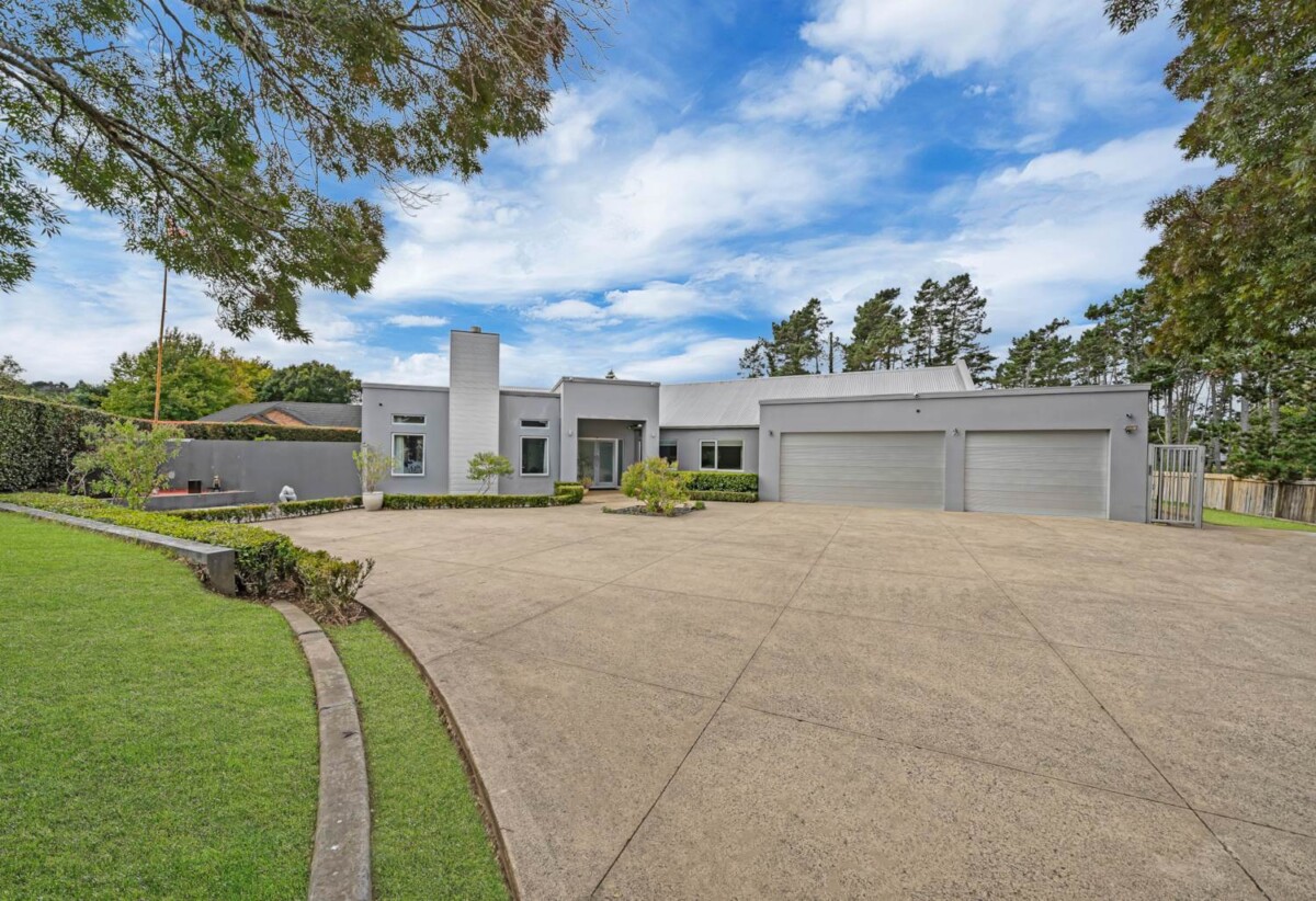 5052m2 section, 6 beds 4 baths ( 5 beds 3 baths triple garage main house + standalone 1 bed 1 bath kitchen, living and garage sleepout) house, with a heated swimming pool, Surrounded by established greenery, close to local amenities, schools, and motorway connections, 1.2 km to Alfriston College and Alfriston School, 21 Everlea Place, Alfriston, Auckland