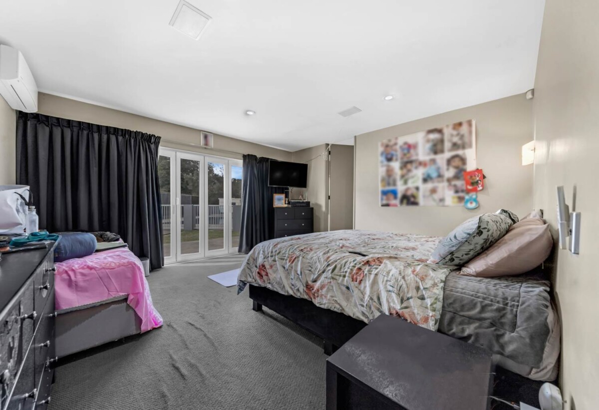 5052m2 section, 6 beds 4 baths ( 5 beds 3 baths triple garage main house + standalone 1 bed 1 bath kitchen, living and garage sleepout) house, with a heated swimming pool, Surrounded by established greenery, close to local amenities, schools, and motorway connections, 1.2 km to Alfriston College and Alfriston School, 21 Everlea Place, Alfriston, Auckland