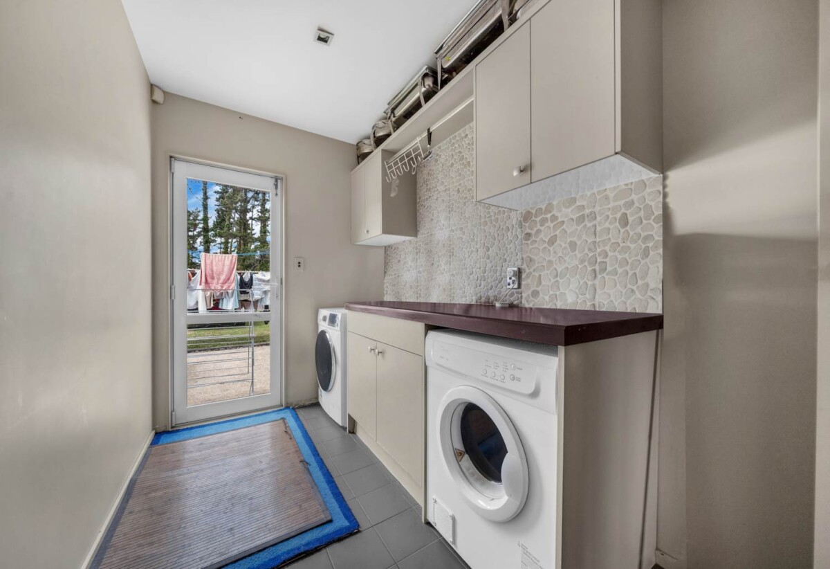 5052m2 section, 6 beds 4 baths ( 5 beds 3 baths triple garage main house + standalone 1 bed 1 bath kitchen, living and garage sleepout) house, with a heated swimming pool, Surrounded by established greenery, close to local amenities, schools, and motorway connections, 1.2 km to Alfriston College and Alfriston School, 21 Everlea Place, Alfriston, Auckland