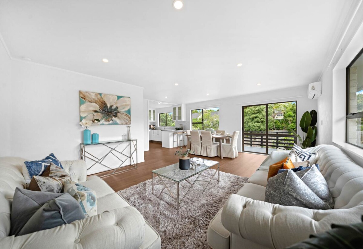 Move-In Ready, Renovated Brick and tile 3 beds 1 bath house with garage, Minutes from the Half Moon Bay Marina, cafes, and ferry terminal, in a highly sought-after school zone, like Pakuranga College and Farm Cove intermediate, 2/23 Birman Close, Half Moon Bay, Auckland