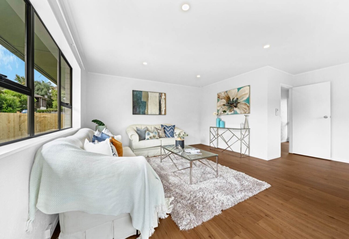 Move-In Ready, Renovated Brick and tile 3 beds 1 bath house with garage, Minutes from the Half Moon Bay Marina, cafes, and ferry terminal, in a highly sought-after school zone, like Pakuranga College and Farm Cove intermediate, 2/23 Birman Close, Half Moon Bay, Auckland