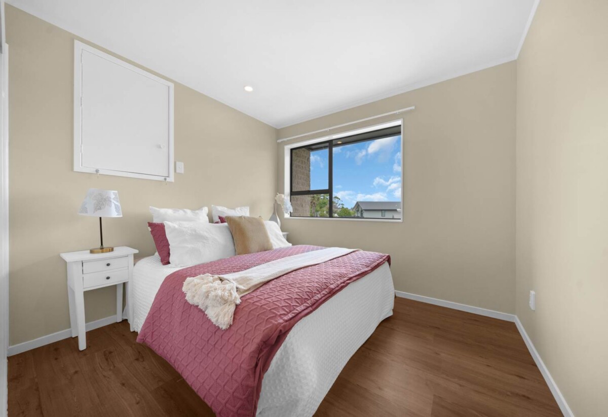 Move-In Ready, Renovated Brick and tile 3 beds 1 bath house with garage, Minutes from the Half Moon Bay Marina, cafes, and ferry terminal, in a highly sought-after school zone, like Pakuranga College and Farm Cove intermediate, 2/23 Birman Close, Half Moon Bay, Auckland