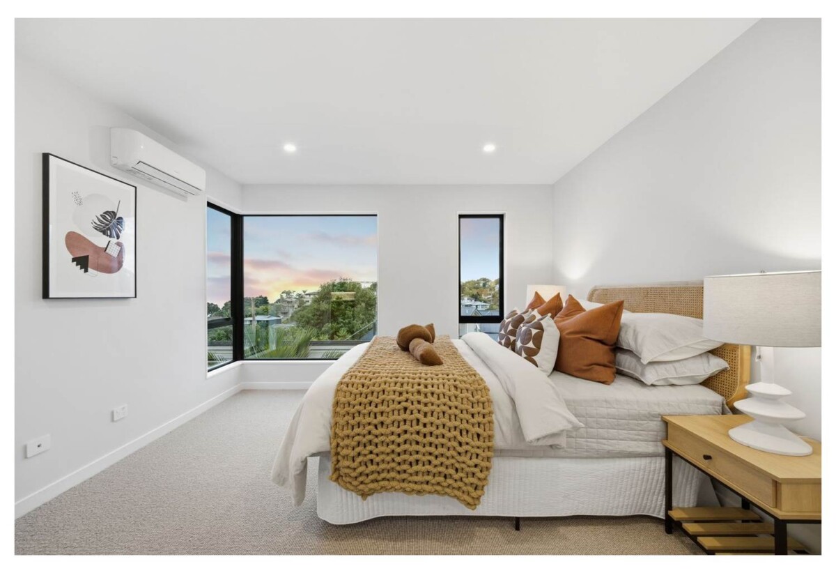 Motivated vendor, Rangitoto College and Double Westlake school zone, 155m2 Brandnew standalone 4 beds 2.5 baths home with garage , minutes from the stunning Campbells Bay Beach, local cafés, parks, and coastal walkways, schools, 8/8 Park Rise, Campbells Bay, Auckland