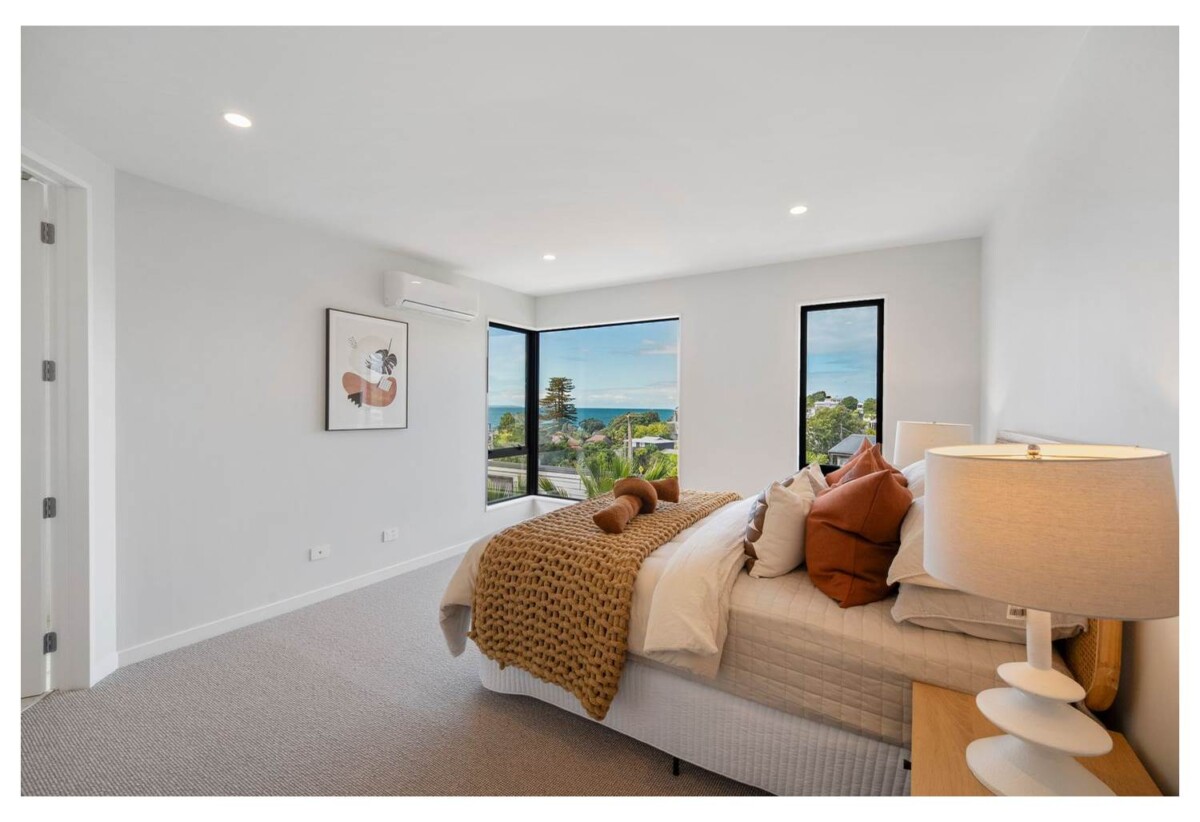 Motivated vendor, Rangitoto College and Double Westlake school zone, 155m2 Brandnew standalone 4 beds 2.5 baths home with garage , minutes from the stunning Campbells Bay Beach, local cafés, parks, and coastal walkways, schools, 6/8 Park Rise, Campbells Bay, Auckland