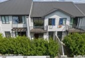 Rangitoto College zone, 4 beds 3 baths home with garage, zones for Rangitoto College, Northcross Intermediate, and Pinehill School, with the Albany Park & Ride Bus Station within walking distance, close to Westfield Albany, 10 Peony Mews, Oteha, Auckland