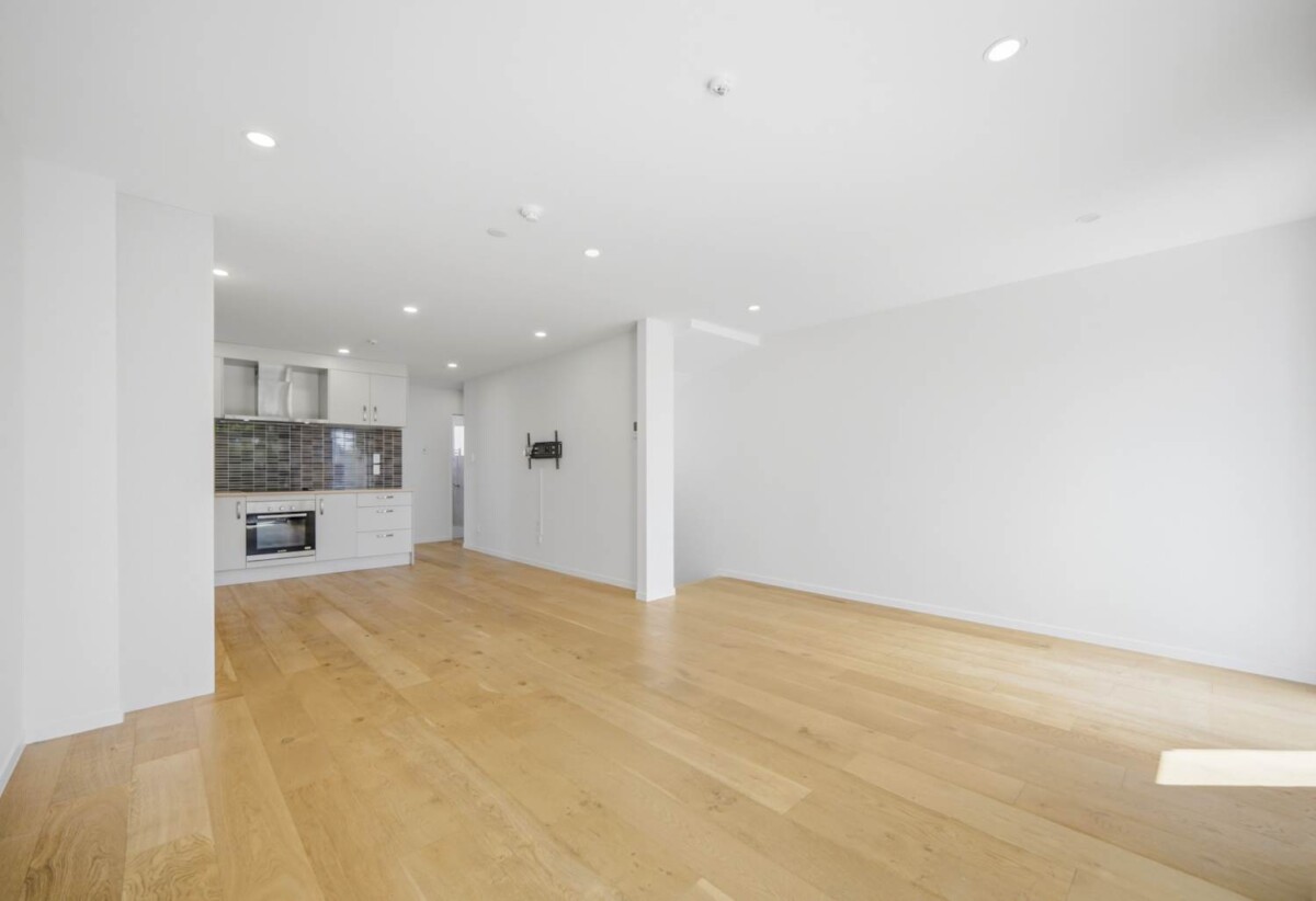 Rangitoto College zone, 4 beds 3 baths home with garage, zones for Rangitoto College, Northcross Intermediate, and Pinehill School, with the Albany Park & Ride Bus Station within walking distance, close to Westfield Albany, 10 Peony Mews, Oteha, Auckland