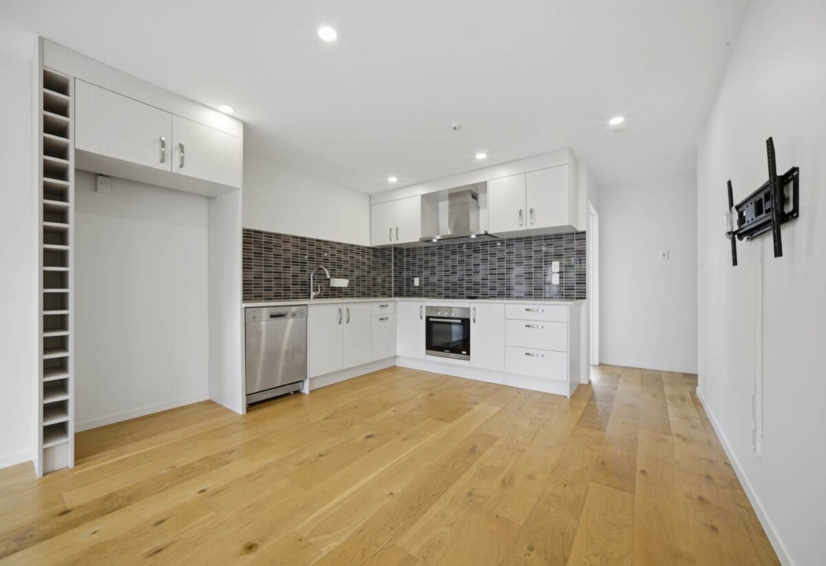 Rangitoto College zone, 4 beds 3 baths home with garage, zones for Rangitoto College, Northcross Intermediate, and Pinehill School, with the Albany Park & Ride Bus Station within walking distance, close to Westfield Albany, 10 Peony Mews, Oteha, Auckland