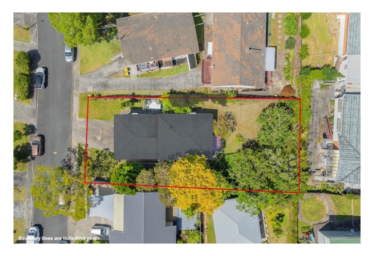 Double Westlake school zone, Brick, block and tile 2 x 2 beds 1 bath home with garage on 660m2 section, currently rented at $1,240 ($620 per dwelling), moments from Knightsbridge Reserve, Milford Beach, shopping centres, schools, motorway access, 1&2/5 Keldale Place, Forrest Hill, Auckland