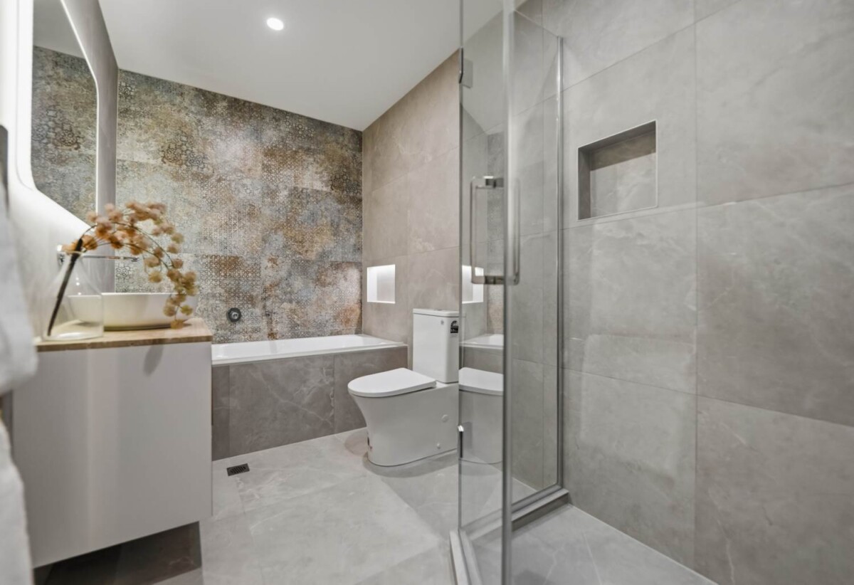 172m2 Brandnew 4 beds 3.5 baths townhouse with garage, 1 bed 1 bath ground floor, close to schools, Glen Innes town centre, shops, supermarkets, 0.2 km to Glen Innes School, 8 Epping Street, Glen Innes, Auckland