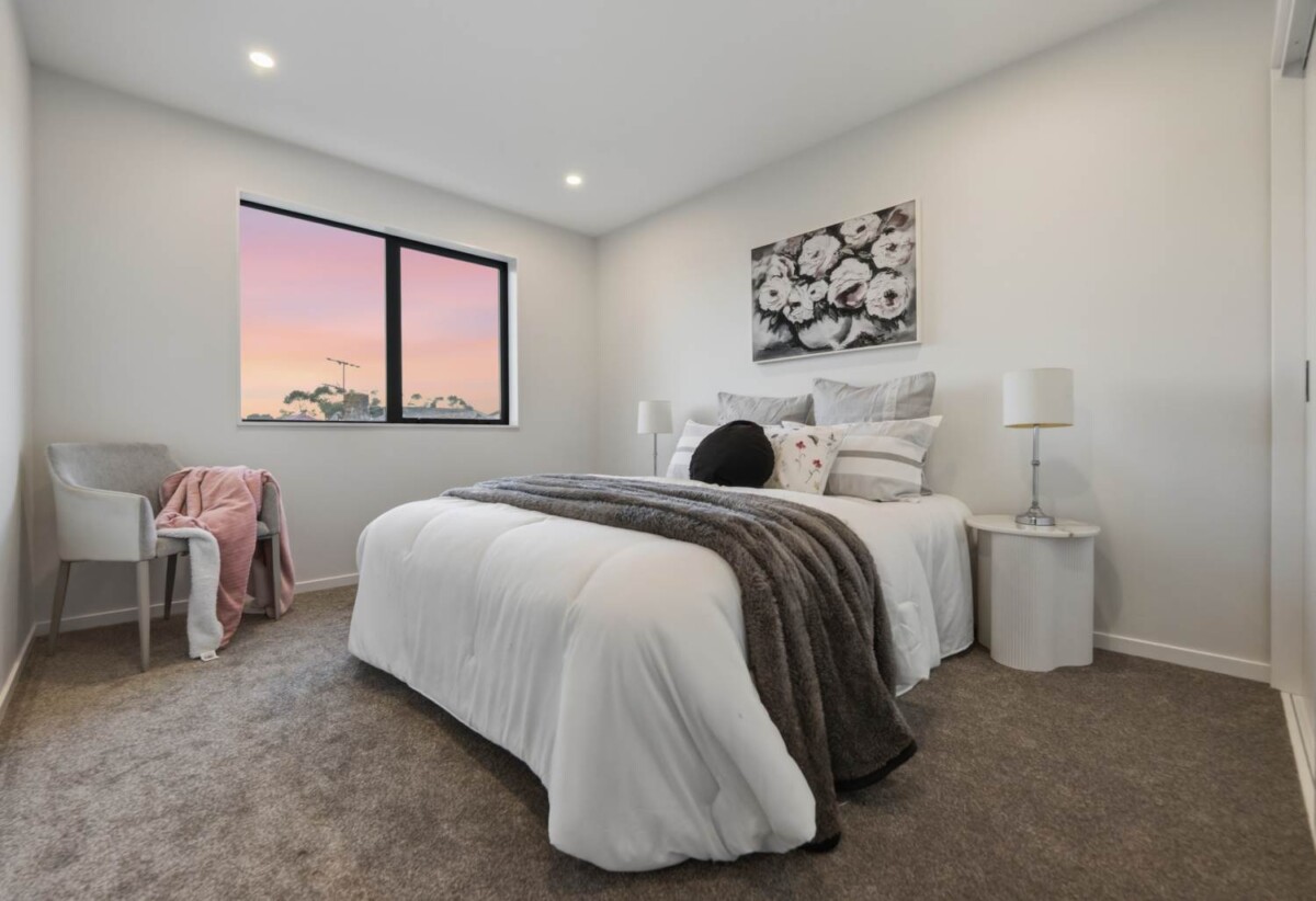 172m2 Brandnew 4 beds 3.5 baths townhouse with garage, 1 bed 1 bath ground floor, close to schools, Glen Innes town centre, shops, supermarkets, 0.2 km to Glen Innes School, 8 Epping Street, Glen Innes, Auckland