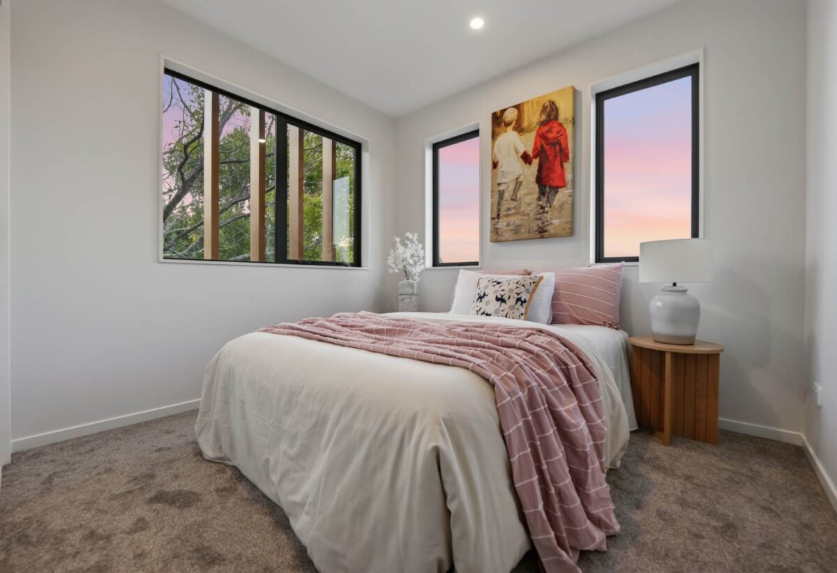 172m2 Brandnew 4 beds 3.5 baths townhouse with garage, 1 bed 1 bath ground floor, close to schools, Glen Innes town centre, shops, supermarkets, 0.2 km to Glen Innes School, 8 Epping Street, Glen Innes, Auckland