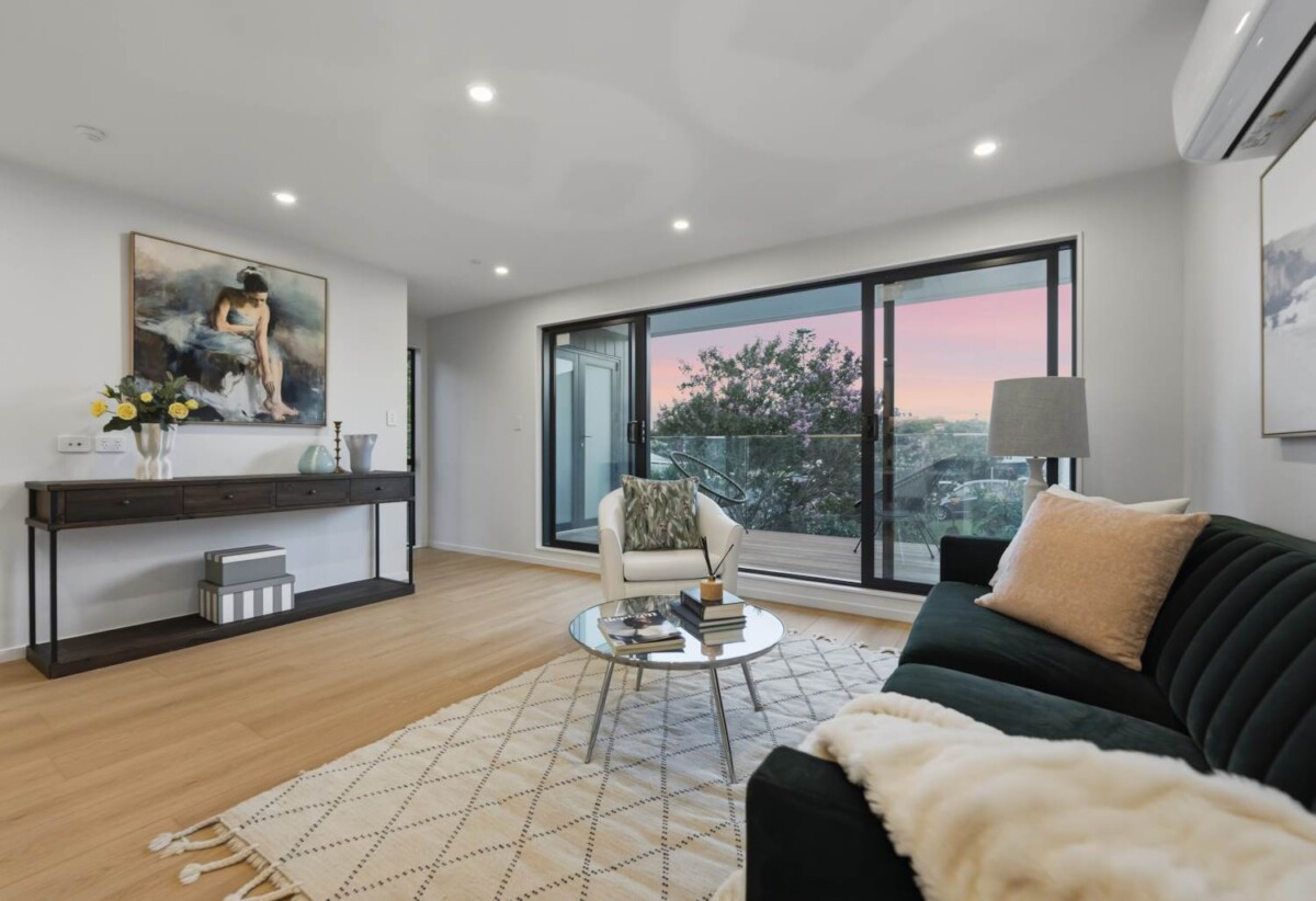 172m2 Brandnew 4 beds 3.5 baths townhouse with garage, 1 bed 1 bath ground floor, close to schools, Glen Innes town centre, shops, supermarkets, 0.2 km to Glen Innes School, 8 Epping Street, Glen Innes, Auckland