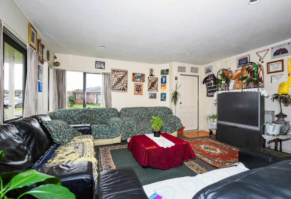 142m2 Brick and tile 4 beds 2.5 baths house with double garage on 475m2 section, Currently leased to Housing New Zealand until 30 November 2028, with annual gross rental income of $38,480, close to shops, schools, motorway access, 0.5 km to Jean Batten School, 1 Orrell Place, Mangere, Auckland