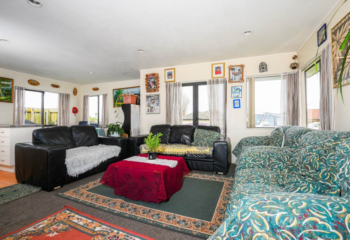 142m2 Brick and tile 4 beds 2.5 baths house with double garage on 475m2 section, Currently leased to Housing New Zealand until 30 November 2028, with annual gross rental income of $38,480, close to shops, schools, motorway access, 0.5 km to Jean Batten School, 1 Orrell Place, Mangere, Auckland