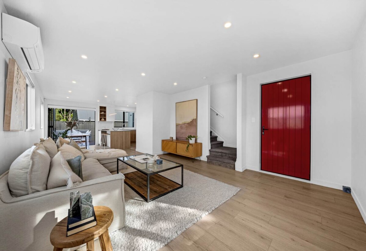 Freehold 3 beds 2.5 baths home with garage, 0.3 km to Avondale Primary School (Auckland), 7F Walsall Street, Avondale, Auckland