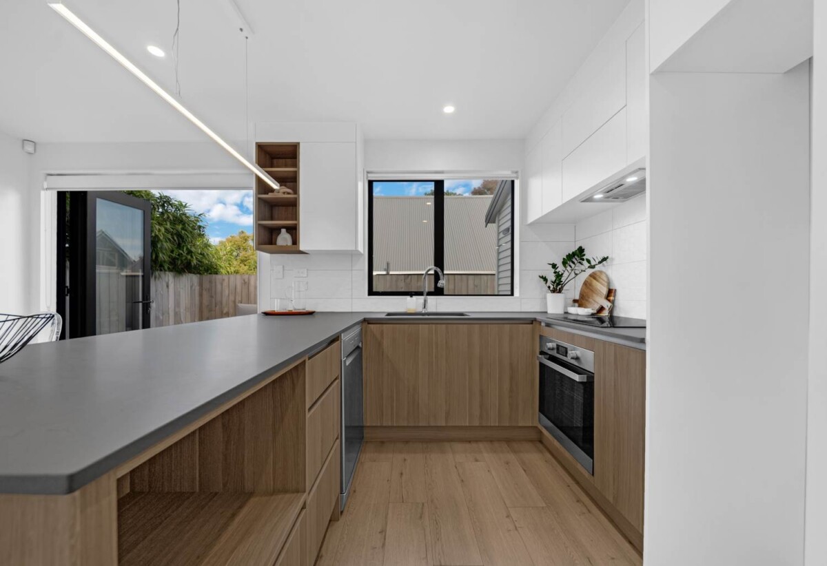 Freehold 3 beds 2.5 baths home with garage, 0.3 km to Avondale Primary School (Auckland), 7F Walsall Street, Avondale, Auckland
