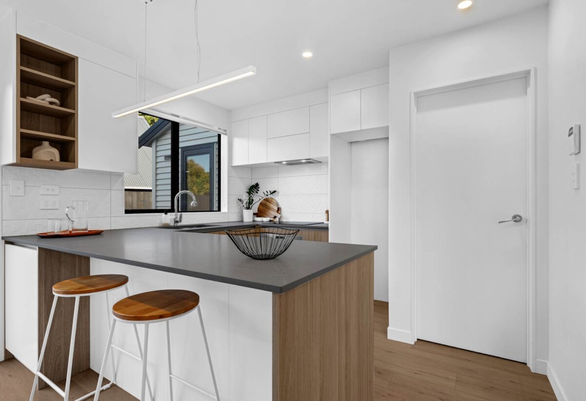 Freehold 3 beds 2.5 baths home with garage, 0.3 km to Avondale Primary School (Auckland), 7F Walsall Street, Avondale, Auckland