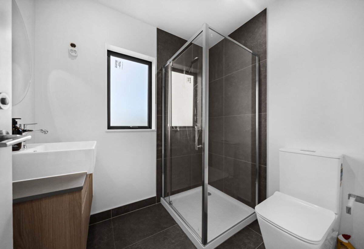 Freehold 3 beds 2.5 baths home with garage, 0.3 km to Avondale Primary School (Auckland), 7F Walsall Street, Avondale, Auckland