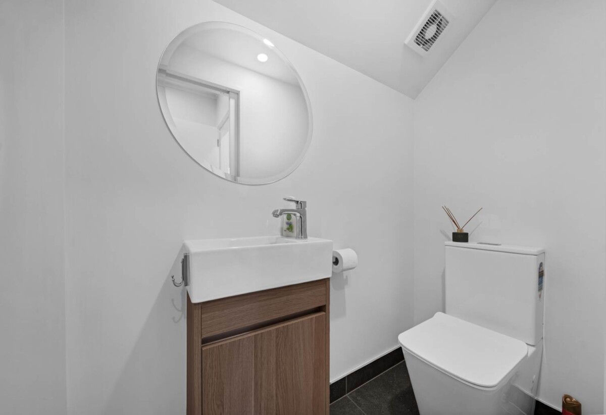 Freehold 3 beds 2.5 baths home with garage, 0.3 km to Avondale Primary School (Auckland), 7F Walsall Street, Avondale, Auckland