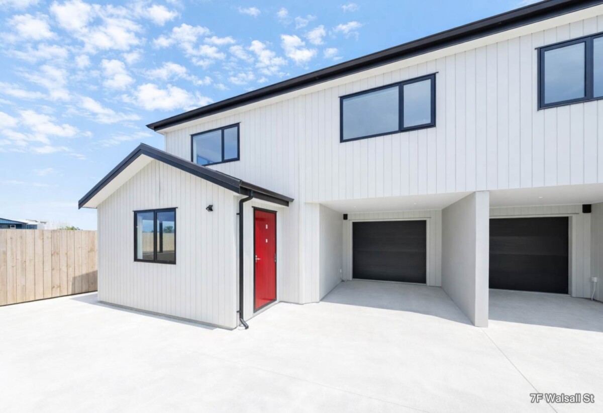 Freehold 3 beds 2.5 baths home with garage, 0.3 km to Avondale Primary School (Auckland), 7F Walsall Street, Avondale, Auckland