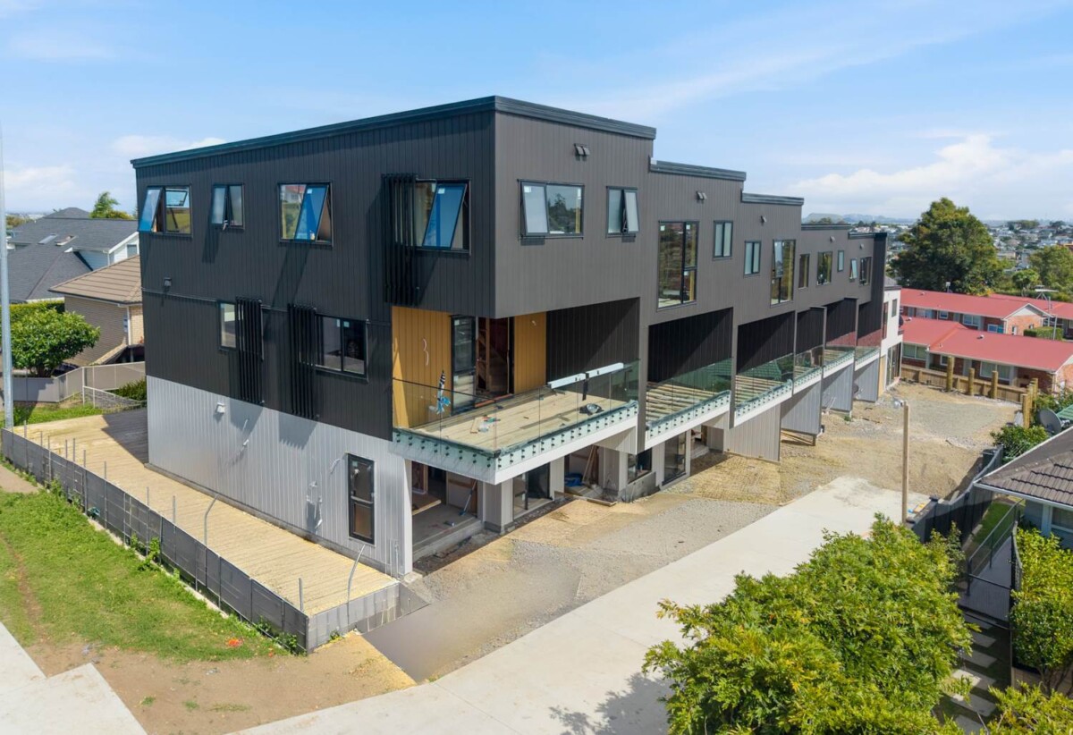 159m2 Brandnew3 beds + large study room 3.5 baths home with garage, 1 bed 1 bath ground floor, just a short stroll from Howick Village, close to shops, supermarkets, schools, beach, 0.7 km to Howick College, Lot 5, 129 Cook Street, Howick, Auckland