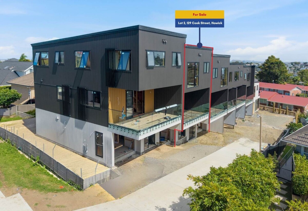 178m2 Brandnew 4 beds 3.5 baths home with garage, 1 bed 1 bath ground floor, just a short stroll from Howick Village, close to shops, supermarkets, schools, beach, 0.7 km to Howick College, Lot 2, 129 Cook Street, Howick, Auckland