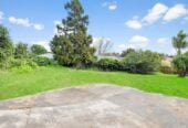 1,131m² Land – Must Sell – Ignore CV, Overseas owner, 4 beds 2 baths house with double garage, with easy access to motorway links, public transport and local amenities, 0.4 km to New Windsor School, 54 Maioro Street, New Windsor, Auckland