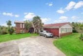 1,131m² Land – Must Sell – Ignore CV, Overseas owner, 4 beds 2 baths house with double garage, with easy access to motorway links, public transport and local amenities, 0.4 km to New Windsor School, 54 Maioro Street, New Windsor, Auckland