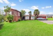 1,131m² Land – Must Sell – Ignore CV, Overseas owner, 4 beds 2 baths house with double garage, with easy access to motorway links, public transport and local amenities, 0.4 km to New Windsor School, 54 Maioro Street, New Windsor, Auckland