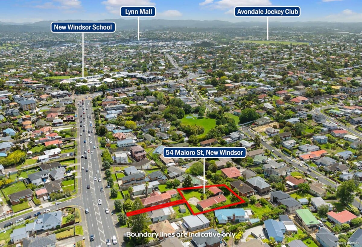 1,131m² Land – Must Sell – Ignore CV, Overseas owner, 4 beds 2 baths house with double garage, with easy access to motorway links, public transport and local amenities, 0.4 km to New Windsor School, 54 Maioro Street, New Windsor, Auckland