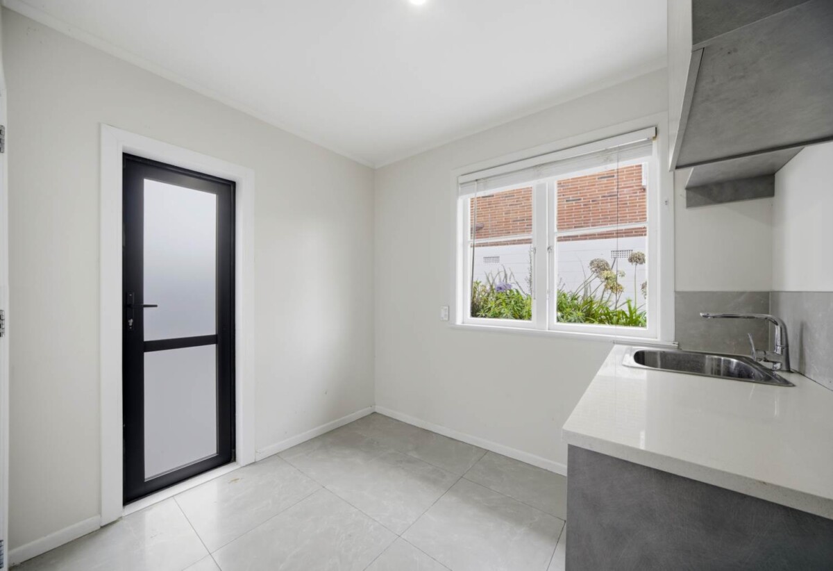 Double Westlake school zone, Standalone Freehold 3 beds + 2 flexi rooms 2.5 baths house on 283 m2 section, Sunnynook Shopping Centre and bus stations at both Sunnynook and Constellation are close by, with easy access to motorways, zoned for Sunnynook School, Wairau Intermediate, Westlake Girls’ High School, and Westlake Boys’ High School, 68A Sunnynook Road, Forrest Hill, Auckland