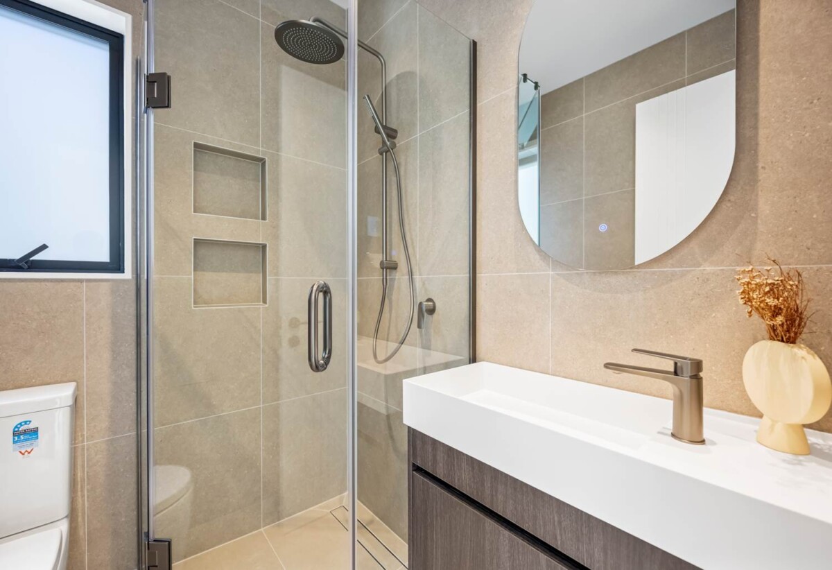 10-Year Master Build Guarantee, Built in lift, 260m2 Standalone freehold 4 beds 4.5 baths house with double garage, 4 ensuites, close to beach, shops, schools, 0.8 km to Takapuna School, 3/4 Tennyson Avenue, Takapuna, Auckland