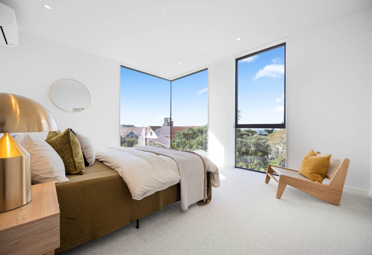 10-Year Master Build Guarantee, Built in lift, 260m2 Standalone freehold 4 beds 4.5 baths house with double garage, 4 ensuites, close to beach, shops, schools, 0.8 km to Takapuna School, 3/4 Tennyson Avenue, Takapuna, Auckland