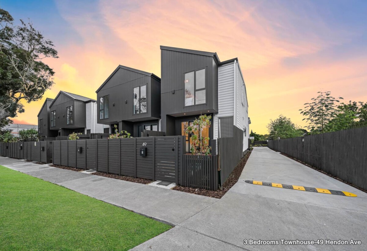10 Years Stamford Warranty, Brandnew 3 beds 1.5 baths home with car park, Just a short stroll to the picturesque Alan Wood Reserve, with scenic walkways and cycle paths, close to schools, shops, supermarkets, motorway access, 1.7 km to Avondale College, 2/49 Hendon Avenue, Mt Albert, Auckland