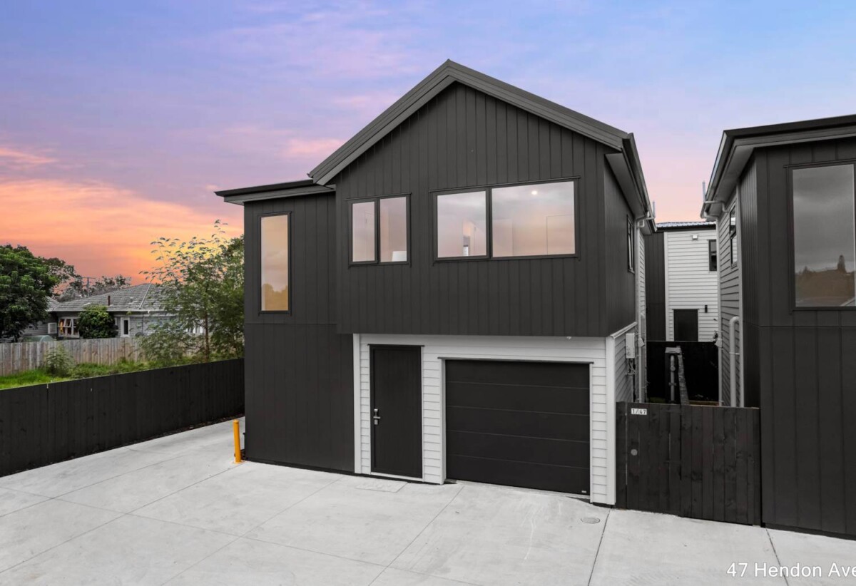 10 Years Stamford Warranty, Brandnew standalone 4 beds 2.5 baths home with garage, Just a short stroll to the picturesque Alan Wood Reserve, with scenic walkways and cycle paths, close to schools, shops, supermarkets, motorway access, 1.7 km to Avondale College, 2/47 Hendon Avenue, Mt Albert, Auckland