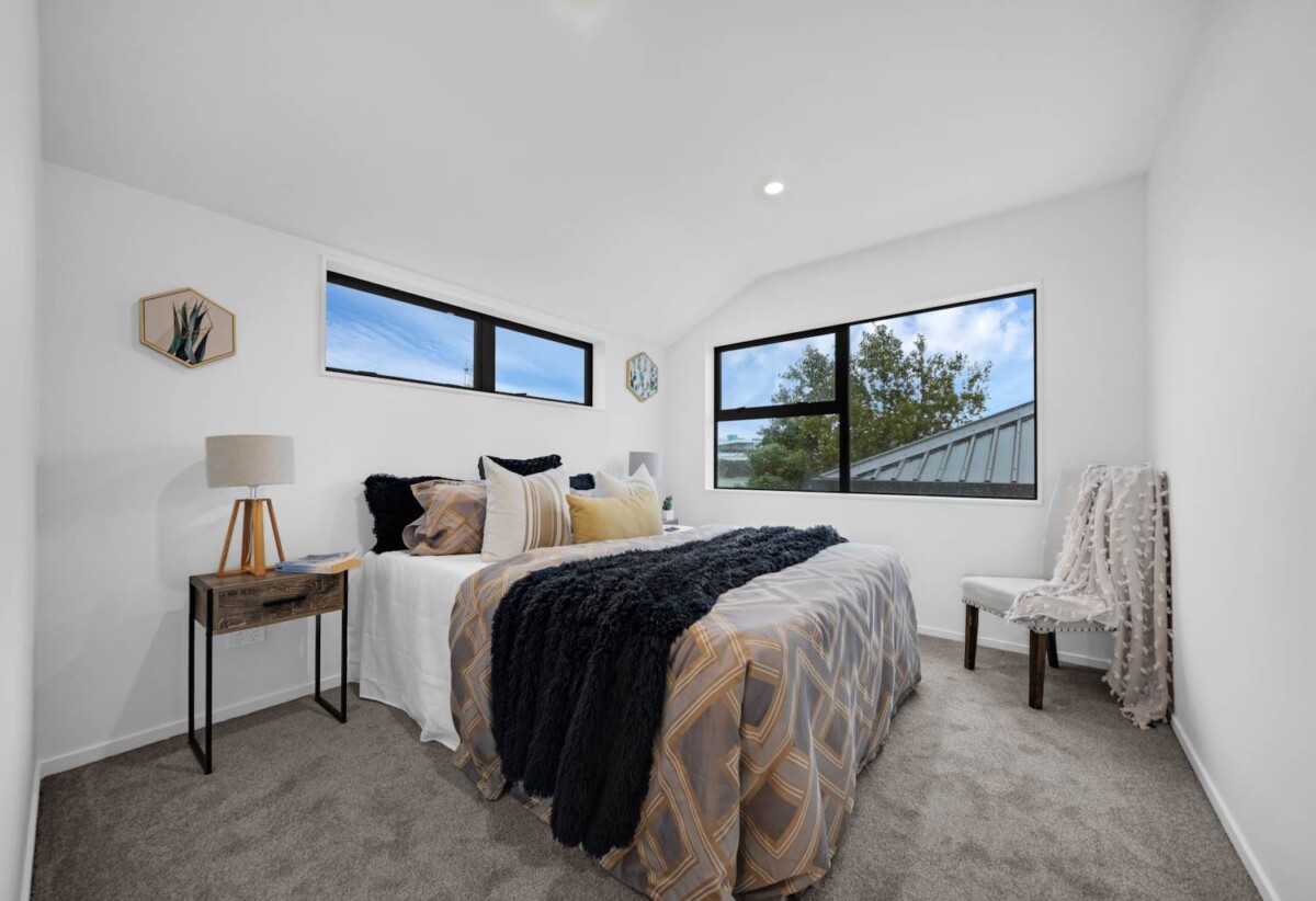 Move-in ready, Brandnew standalone 4 beds 2.5 baths home with garage, lose to Glenfield Mall, Marlborough Primary School, and the popular Oruamo Reserve. easy motorway access, 0.6 km to Glenfield Intermediate School, 58B Marlborough Avenue, Glenfield, Auckland