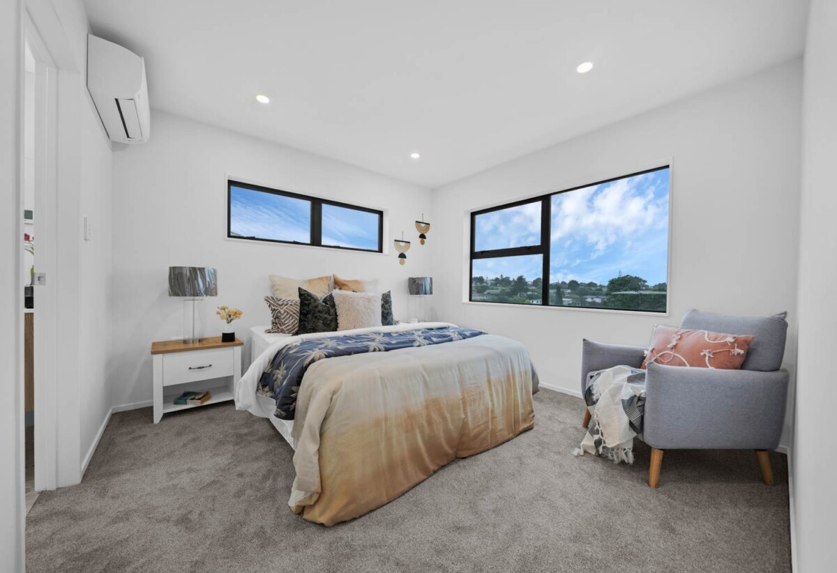 Move-in ready, Brandnew standalone 4 beds 2.5 baths home with garage, lose to Glenfield Mall, Marlborough Primary School, and the popular Oruamo Reserve. easy motorway access, 0.6 km to Glenfield Intermediate School, 58B Marlborough Avenue, Glenfield, Auckland