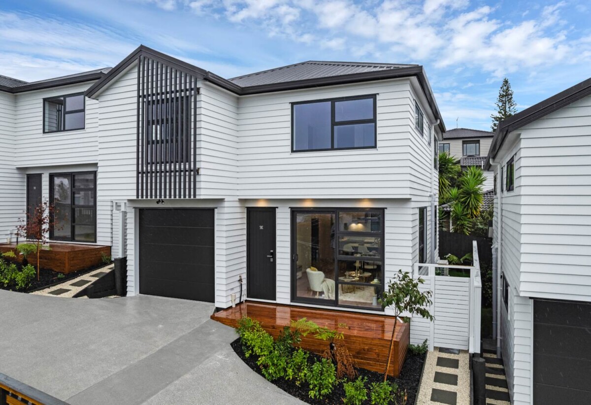 Move-in ready, Brandnew standalone 4 beds 2.5 baths home with garage, lose to Glenfield Mall, Marlborough Primary School, and the popular Oruamo Reserve. easy motorway access, 0.6 km to Glenfield Intermediate School, 58B Marlborough Avenue, Glenfield, Auckland