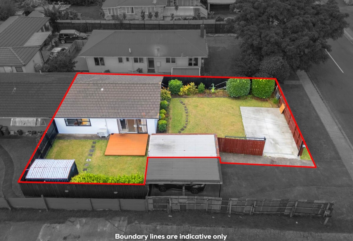 2 beds 1 bath home with carport, close to Town centre, schools, motorway access, 0.4 km to Manurewa Intermediate, 1/108 Gloucester Road, Manurewa, Auckland