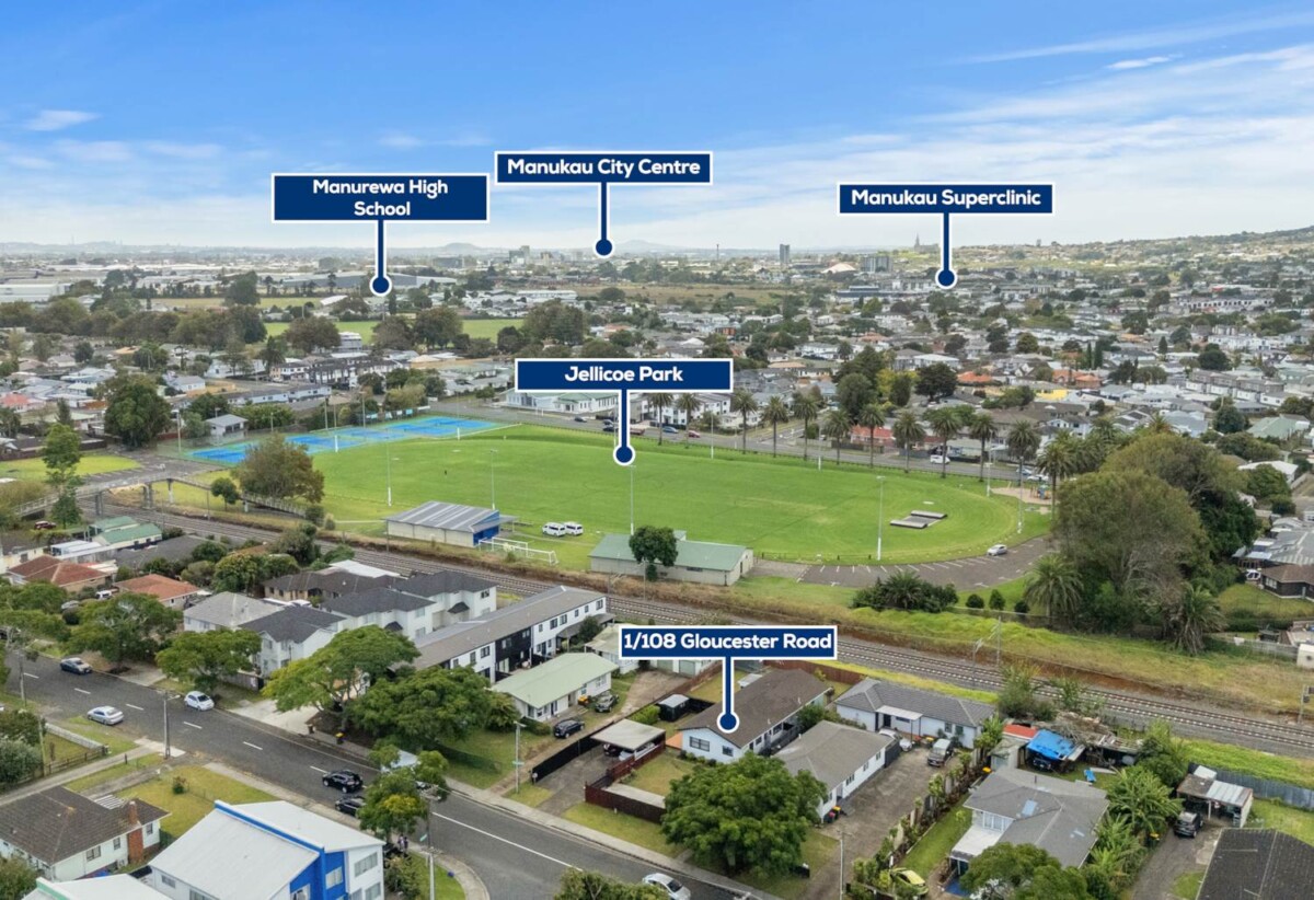 2 beds 1 bath home with carport, close to Town centre, schools, motorway access, 0.4 km to Manurewa Intermediate, 1/108 Gloucester Road, Manurewa, Auckland
