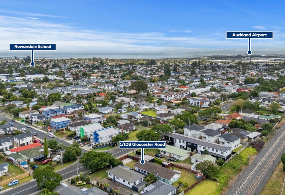 2 beds 1 bath home with carport, close to Town centre, schools, motorway access, 0.4 km to Manurewa Intermediate, 1/108 Gloucester Road, Manurewa, Auckland