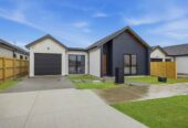 Brandnew standalone 4 beds 3 baths house with double garage and 1- bed granny, close to the upcoming Four Square store, 3.8 km to Te Hihi School, 3.9 km to Karaka School, 54 Whangamaire Rise, Karaka, Auckland