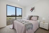 Brandnew standalone 4 beds 3 baths house with double garage and 1- bed granny, close to the upcoming Four Square store, 3.8 km to Te Hihi School, 3.9 km to Karaka School, 54 Whangamaire Rise, Karaka, Auckland