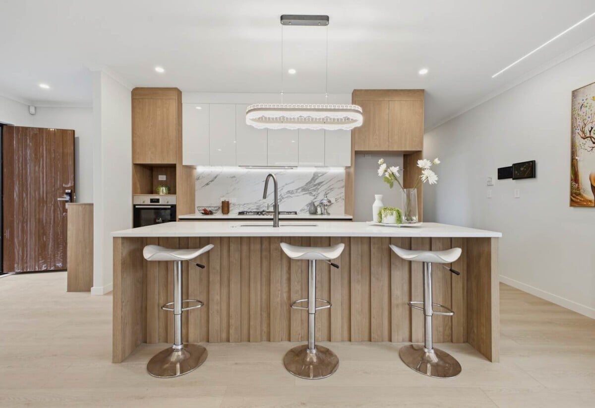 Brandnew standalone 4 beds 3 baths house with double garage and 1- bed granny, close to the upcoming Four Square store, 3.8 km to Te Hihi School, 3.9 km to Karaka School, 54 Whangamaire Rise, Karaka, Auckland