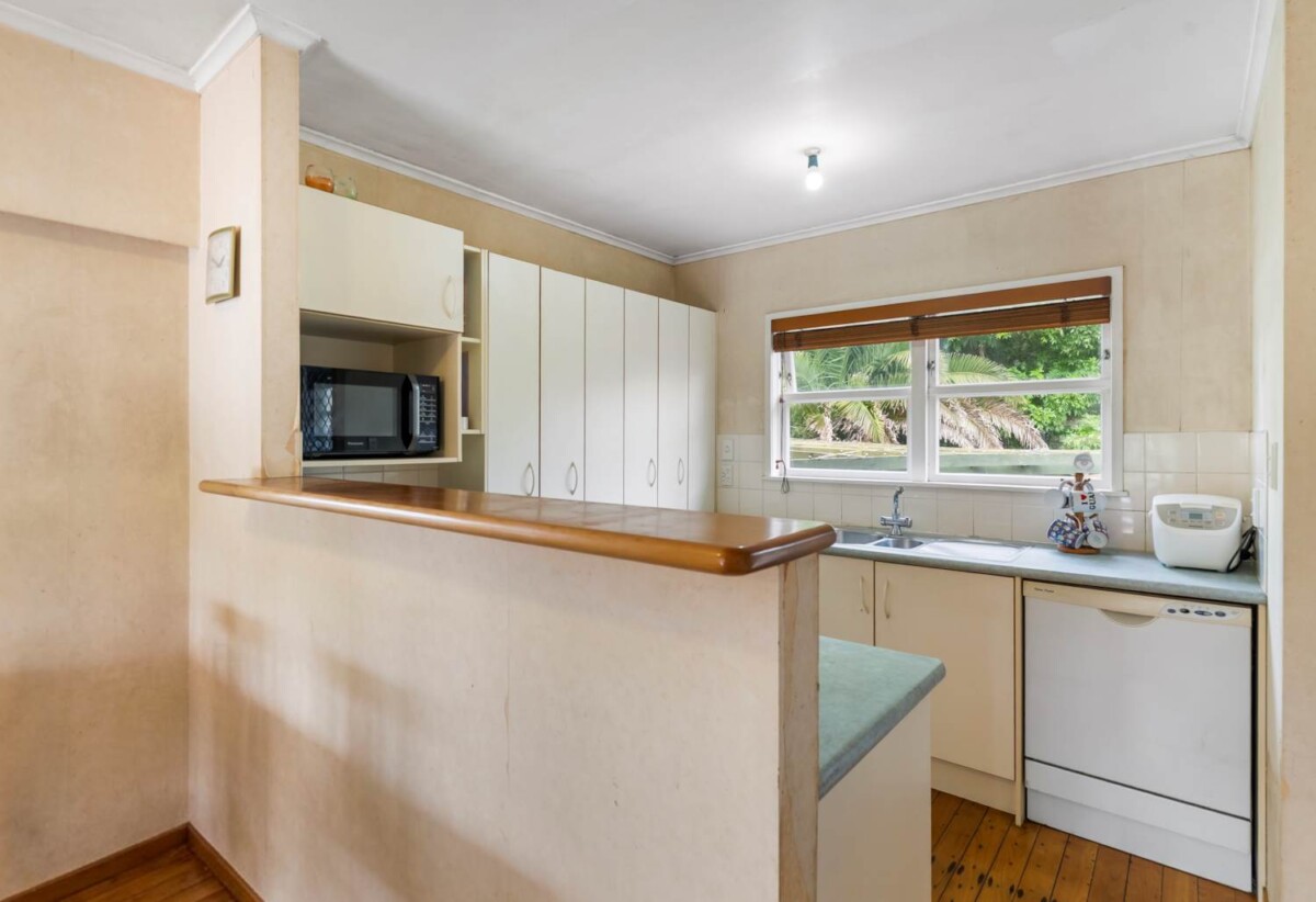 Once in 23 years, 3 beds 1 bath house with garage on 809m2 section, a large rumpus room downstairs with garage, close to local schools, parks, shops, and transport, 0.5 km to Marshall Laing School, 0.8 km to Lynfield College, 67 Dundale Avenue, Blockhouse Bay, Auckland