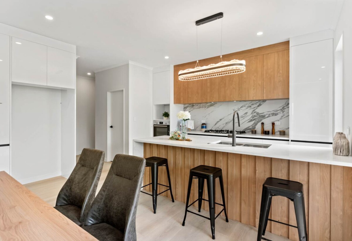 Brandnew 5 beds 3 baths house with double garage and 1 bed granny on 404m2 section, just moments from the upcoming Four Square and within a growing, vibrant community, 3.7 km to Te Hihi School, 4 km to Karaka School, 360/362 & 372 Linwood Road, Karaka, Auckland