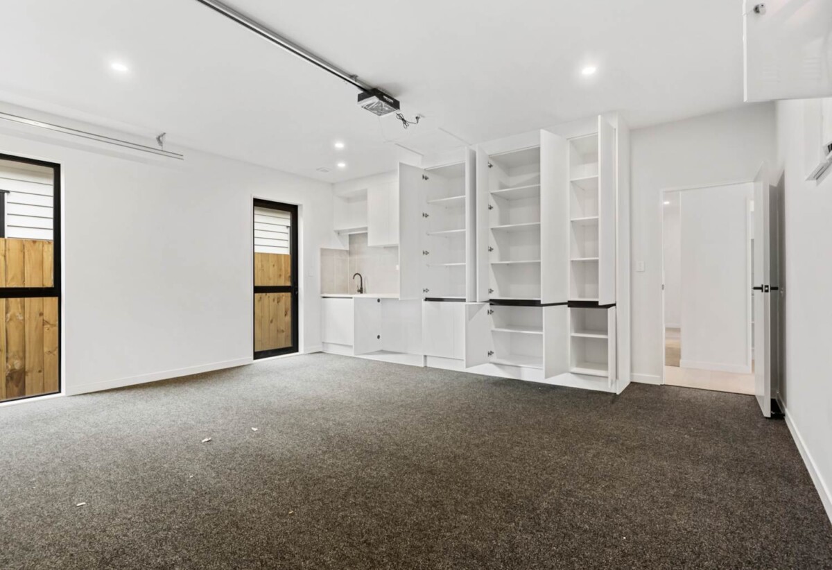 Brandnew 5 beds 3 baths house with double garage and 1 bed granny on 404m2 section, just moments from the upcoming Four Square and within a growing, vibrant community, easy motorway access, 372 Linwood Road, Karaka, Auckland
