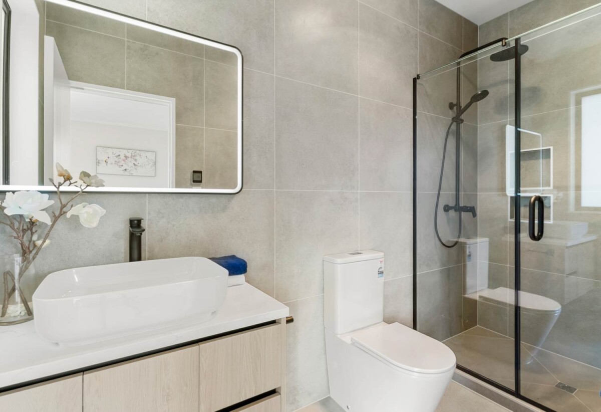 Brandnew 5 beds 3 baths house with double garage and 1 bed granny on 404m2 section, just moments from the upcoming Four Square and within a growing, vibrant community, 362 Linwood Road, Karaka, Auckland